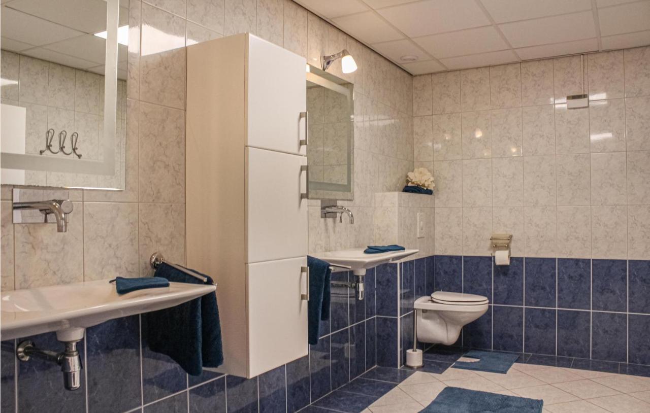 Gorgeous Home In Scharendijke With Kitchen מראה חיצוני תמונה