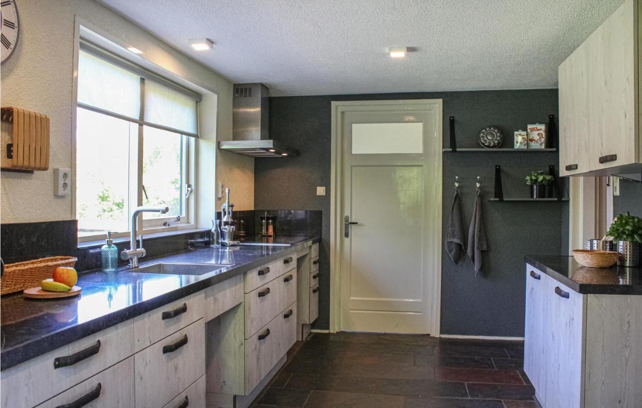 Gorgeous Home In Scharendijke With Kitchen מראה חיצוני תמונה