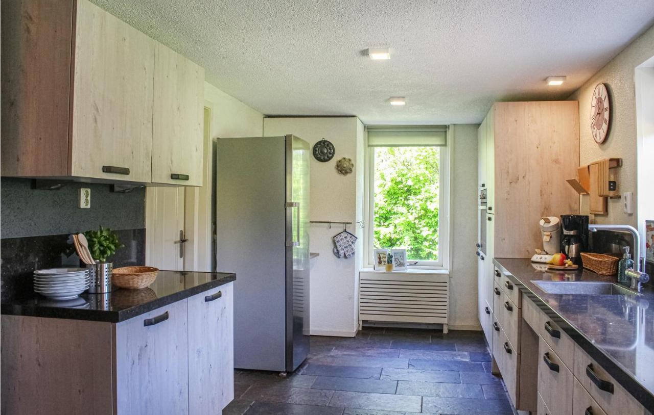 Gorgeous Home In Scharendijke With Kitchen מראה חיצוני תמונה