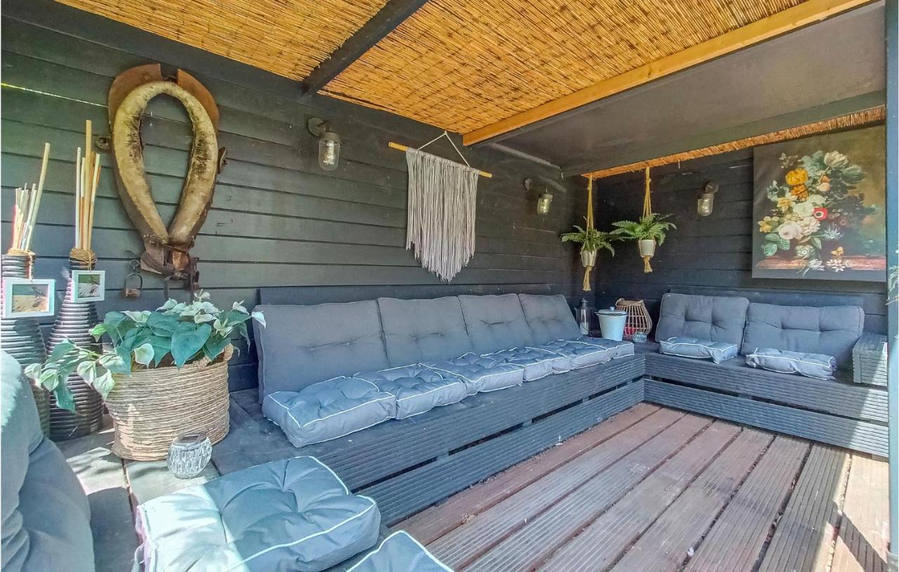 Gorgeous Home In Scharendijke With Kitchen מראה חיצוני תמונה