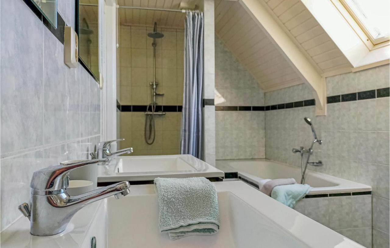 Gorgeous Home In Scharendijke With Kitchen מראה חיצוני תמונה